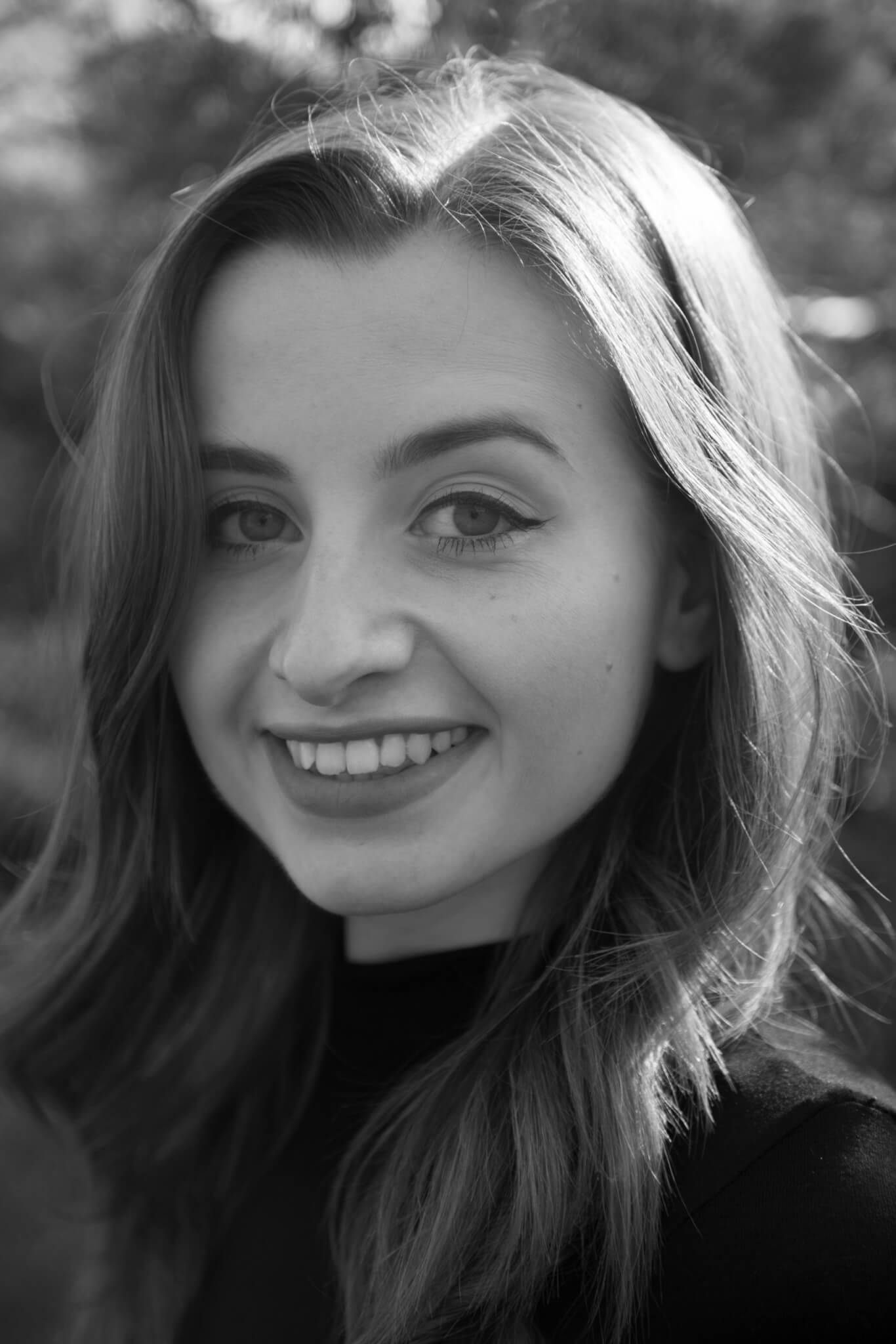 Pia Headshot
